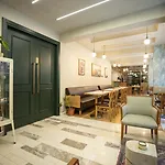 21 Hotel