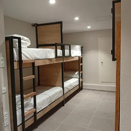 Hotel 21 *